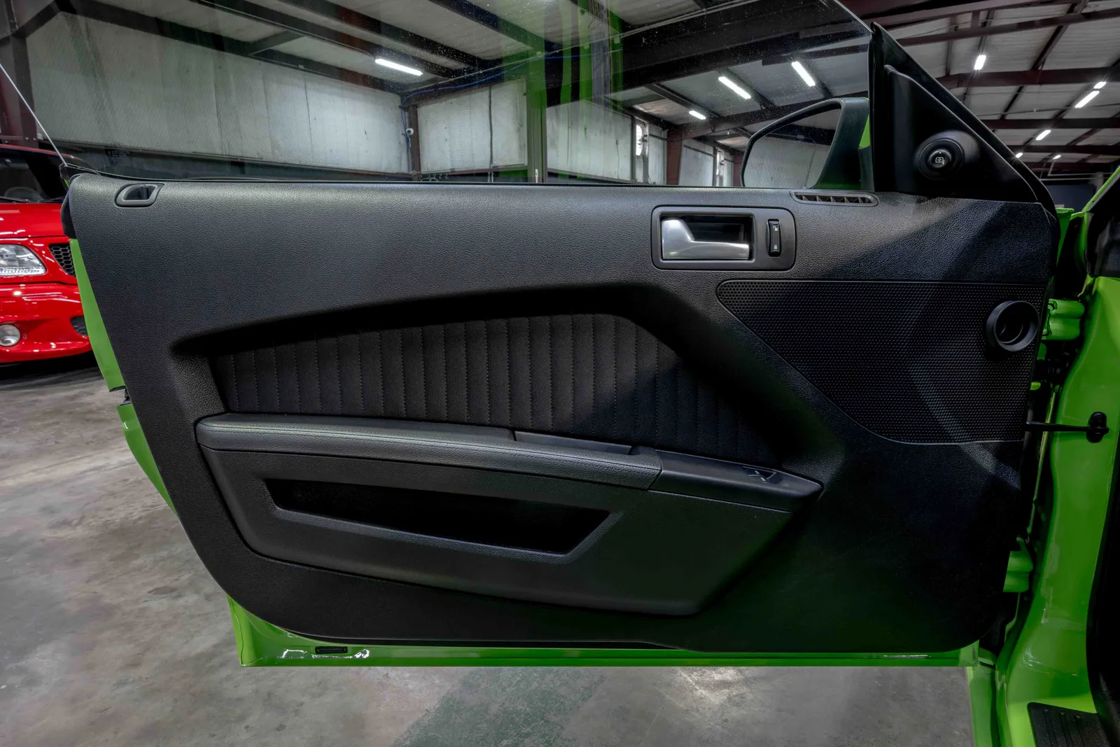 2013-Ford-Mustang-Gotta have it green-1ZVBP8CU5D5225814-44.jpg